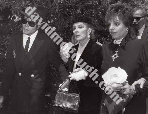 Michael Jackson , Lee Minelli,  and Liza Minelli 1986, LA.jpg